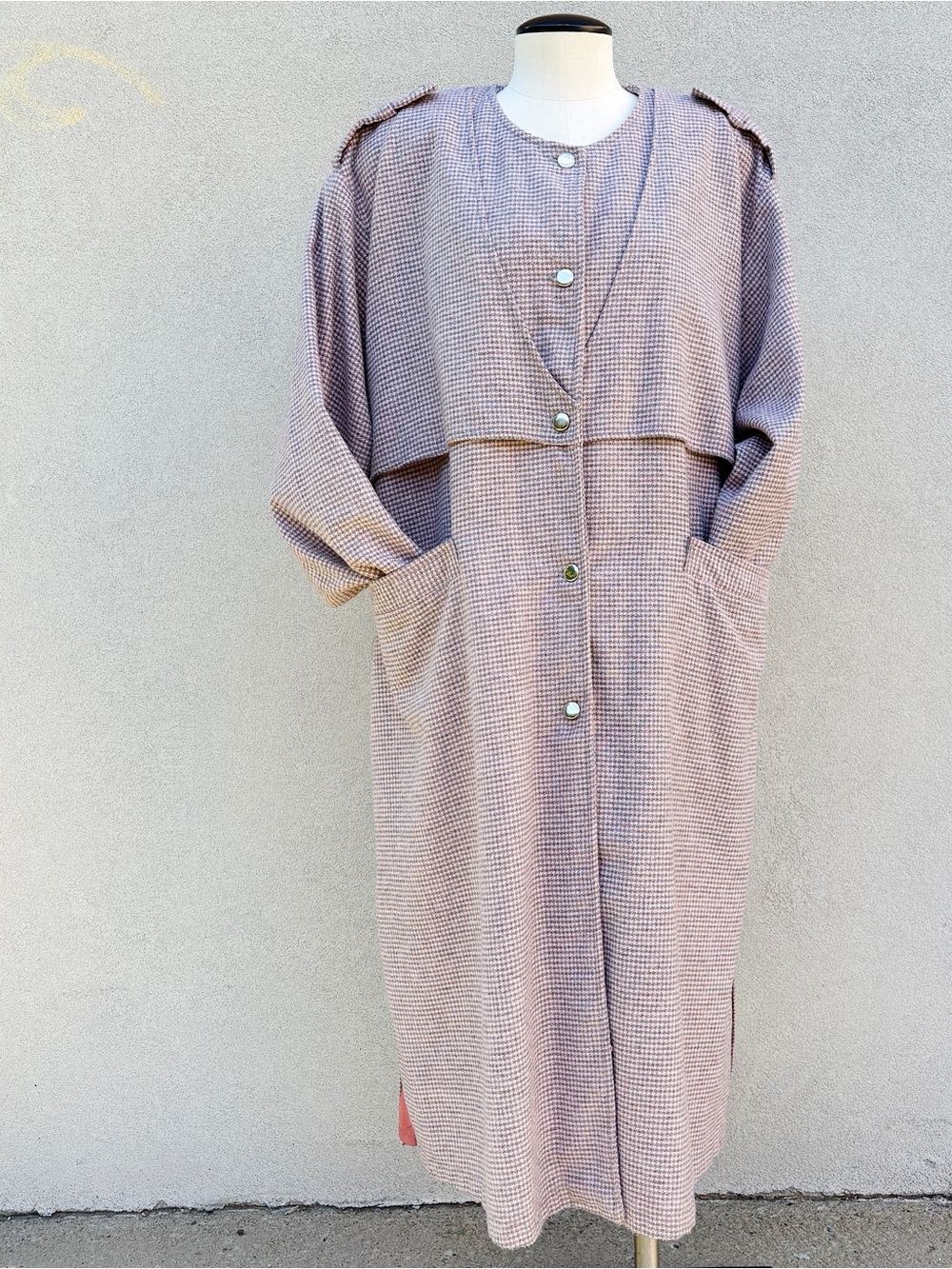 Vintage long light wooly Button-Front Coat in pink-grey Check 90s